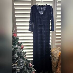 Muisol navy lace maxi dress size medium